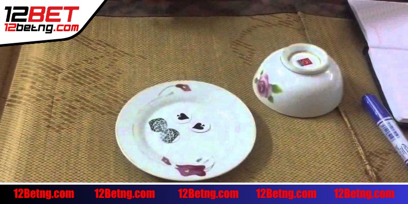 Người xóc thường có hành vi bất thường như lia mắt, nháy tay